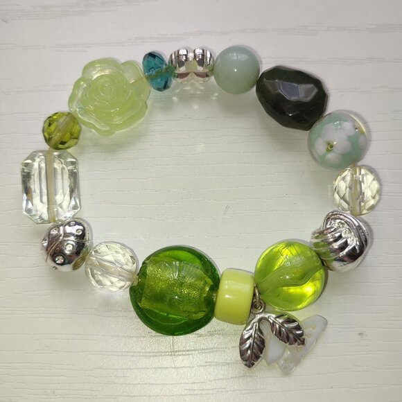 Glass Art Beads Bracelet Vintage Elastic Green Butterfly Leaf Charm Medium Large - Picture 1 of 8